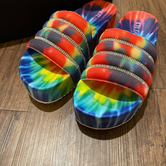 Sandals - Picture 2 of 3